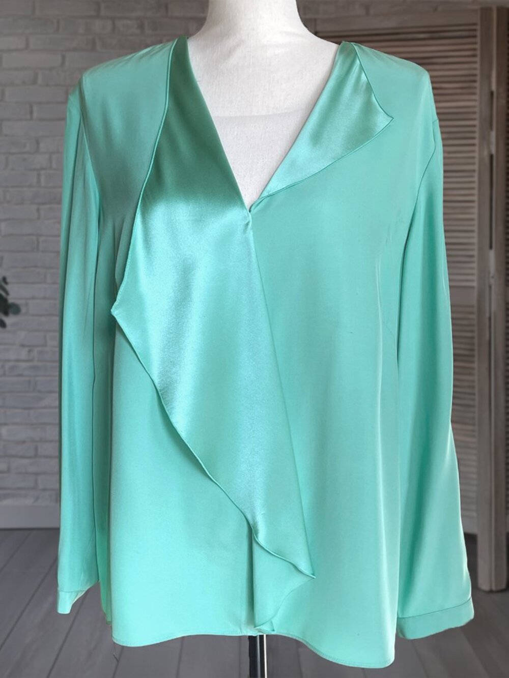 LAFAYETTE 148 New York 100% Silk Top Blouse Size 16 W Mint Green Ruffle Front